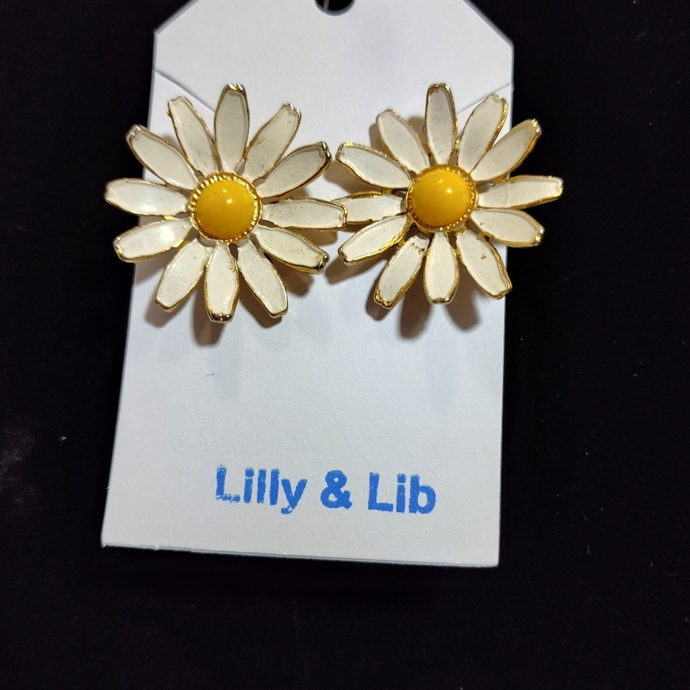 Gold and White Daisy Earrings